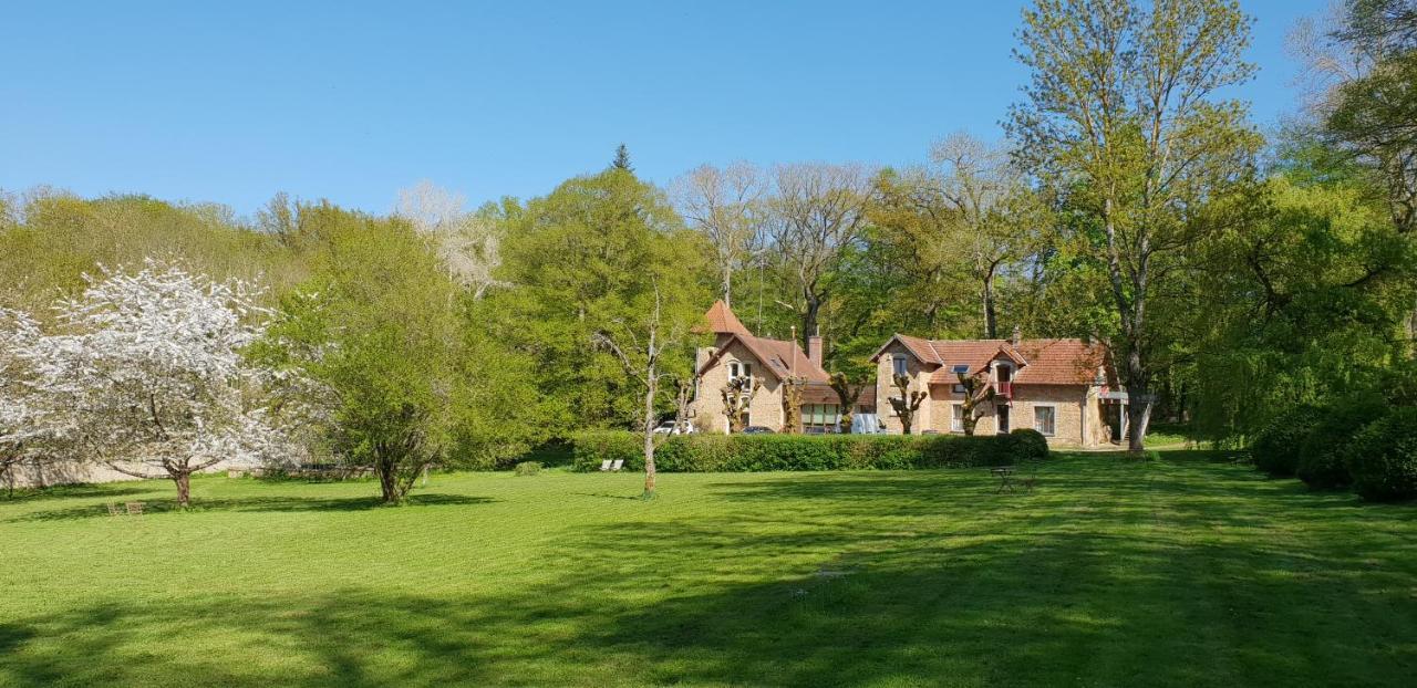 Gite Dans Un Domaine Historique Chevreuse Exterior foto
