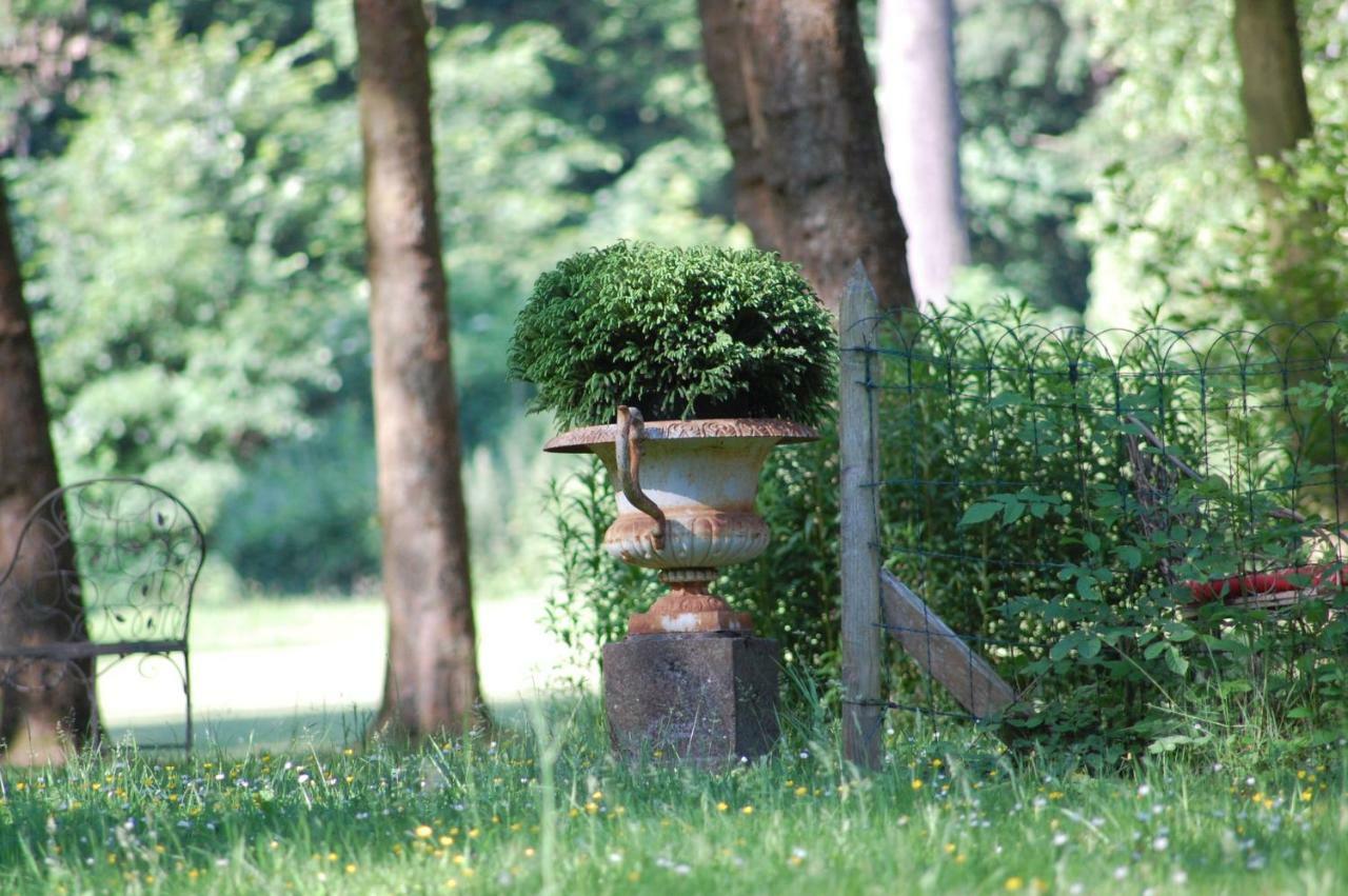Gite Dans Un Domaine Historique Chevreuse Exterior foto
