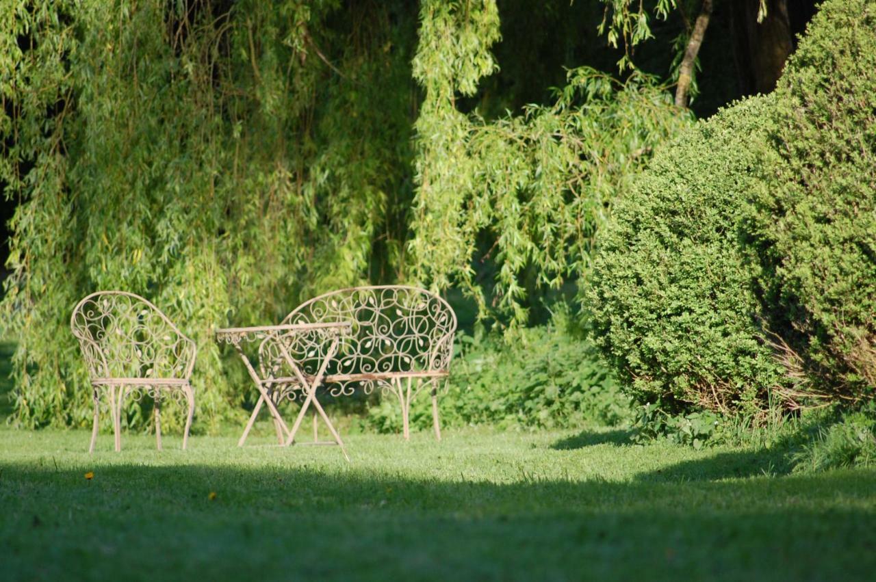 Gite Dans Un Domaine Historique Chevreuse Exterior foto